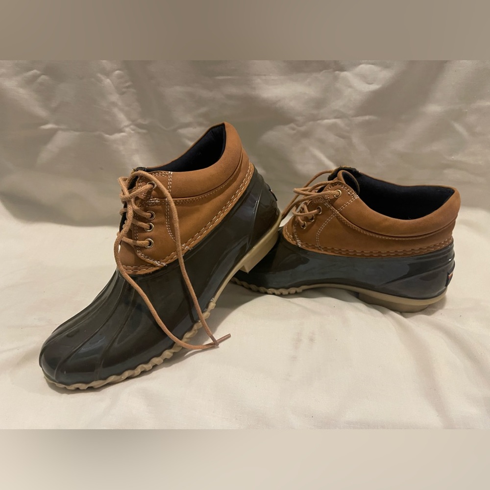 Tommy Hilfiger Duck Boots ,size 7